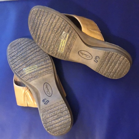 Clarks | Shoes | Clarks Leaf Beige Thong Sandals | Poshmark